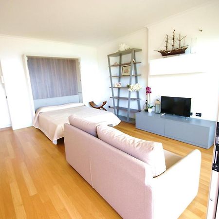 Loft Bayview Apartment อิมเปรีอา ภายนอก รูปภาพ